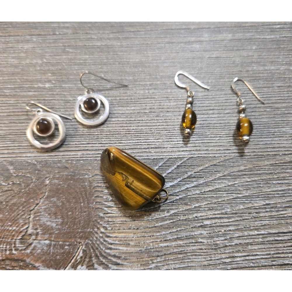 Tigers Eye Pendant With 2 Pairs Of Dangle Earrings To Match